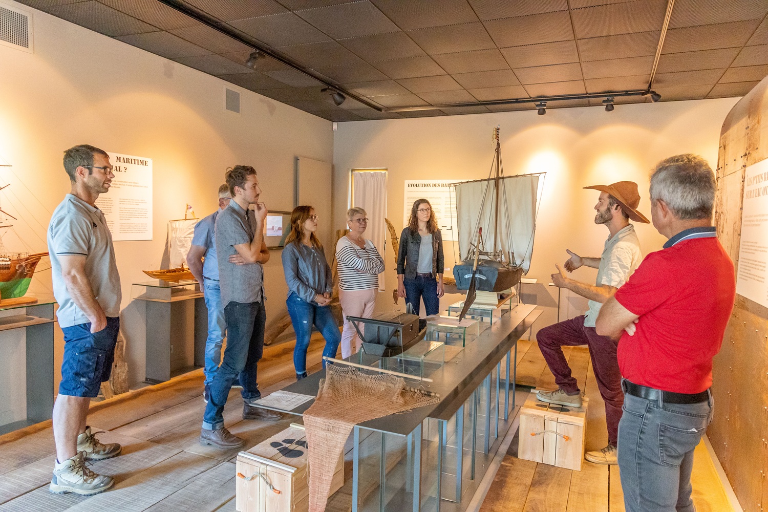 Visite guidée de la salle d'exposition à Cap Loire pour les journées européennes du patrimoine